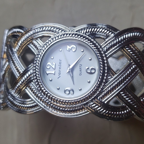 Vernier by 7 Quest Quartz Japan Silver Tone Bangle Women's Watch Bracelet. - Picture 13 of 14
